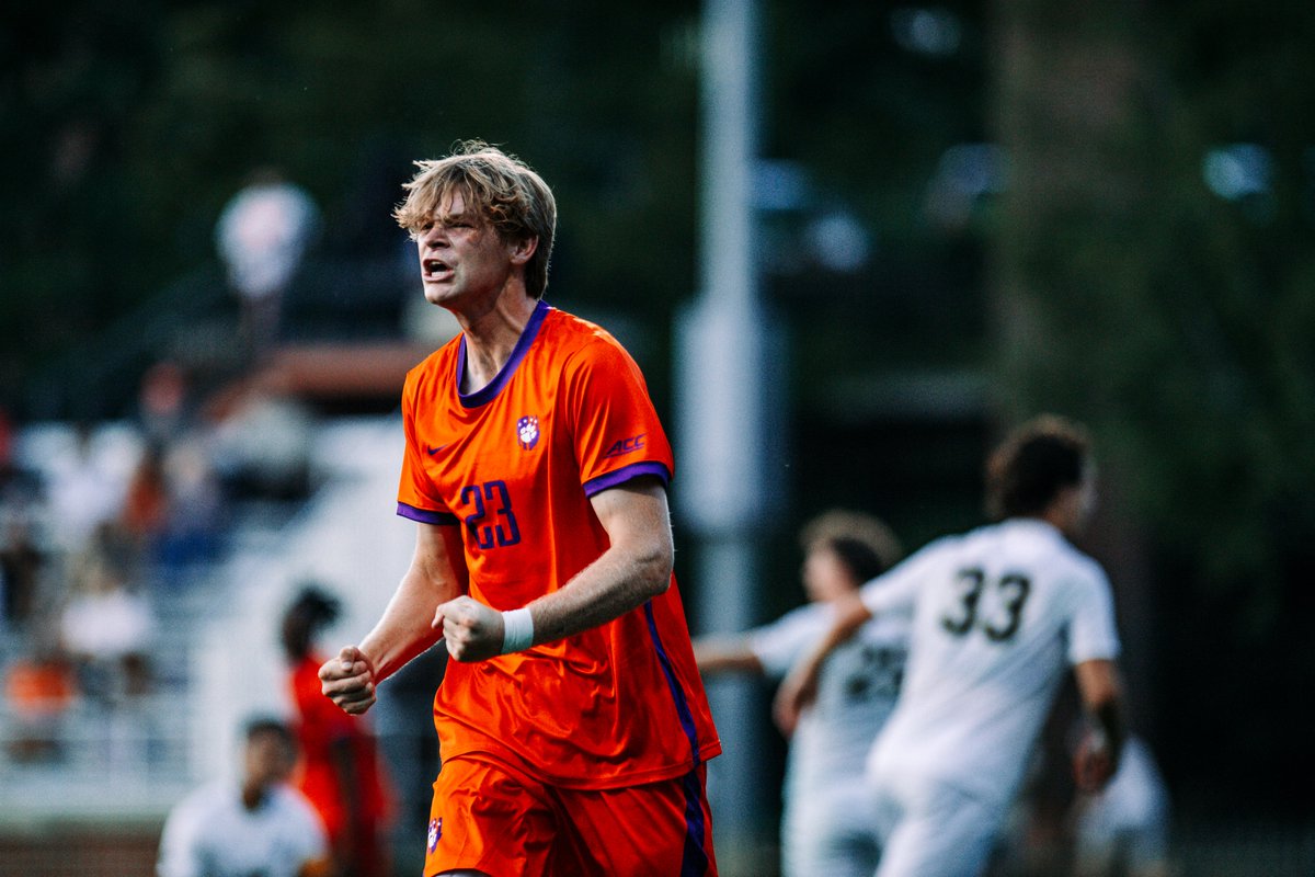 ClemsonMSoccer's tweet photo. Happy birthday Duncan and Martin!
#ClemsonUnited https://t.co/ENWrRYA3Bg