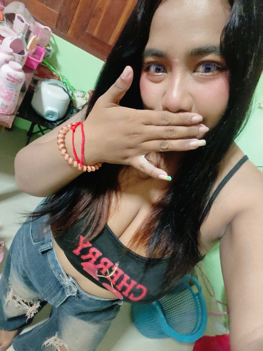 Southern_girl69's tweet photo. แสงจันทร์คืนนี้มาดูวงกางเกงหรือจะมาดูเราก็ตามมาได้นะจ๊ะ 😝#นครศรีธรรมราช https://t.co/qamUqhdDQm