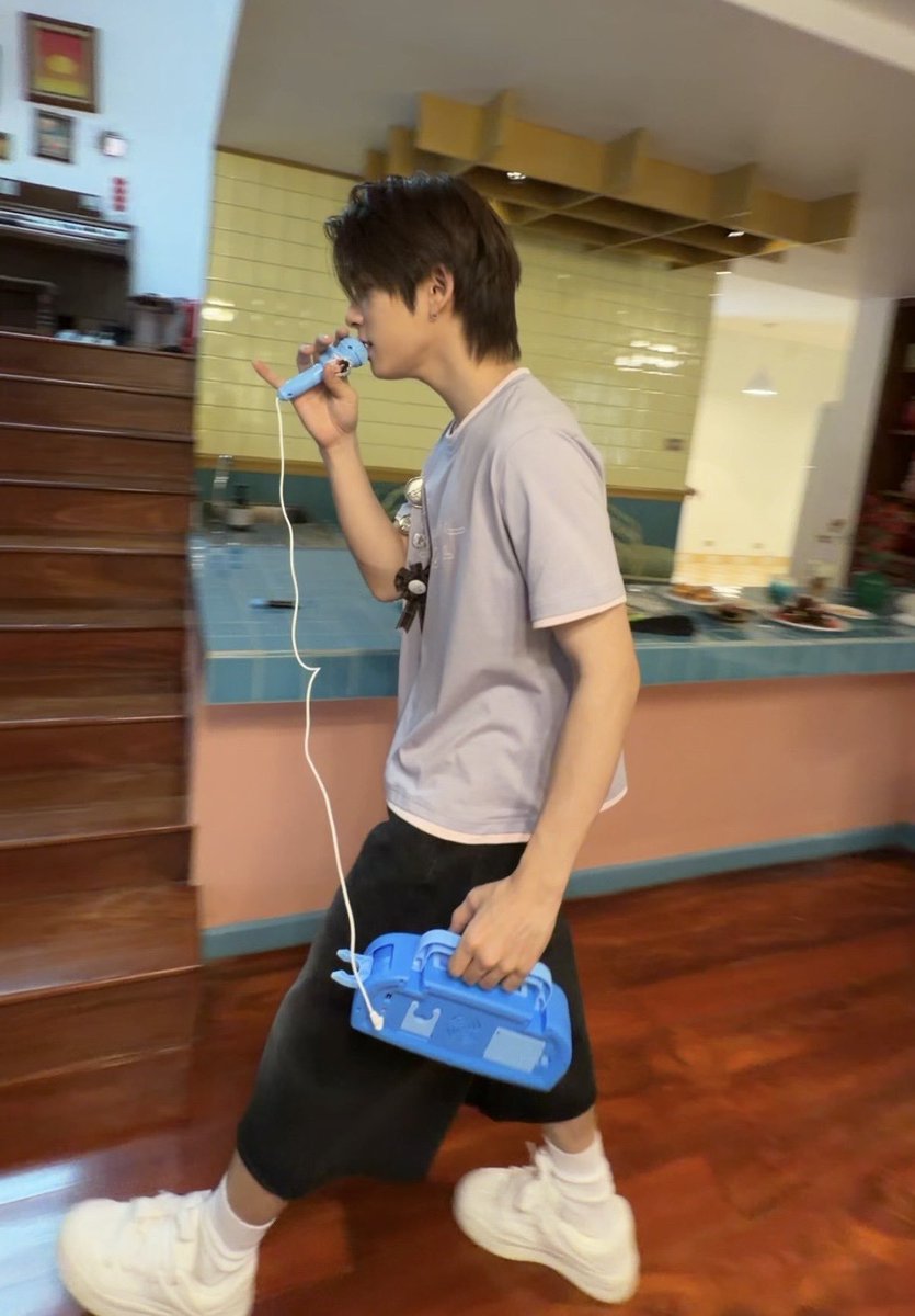 1lovestory520's tweet photo. ร้องเพลงเหมือนกัน แต่รู้สึกคนละแบบ55555555555555555555555555555555555555555555555555

#jarinyaxteeteepor
#twnpich #porsuppakarn
#teeteepor #ตี๋ตี๋ป๋อ https://t.co/r57g88hJf4