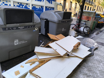 DonostiakoUdala's tweet photo. 🗑️ Udalak tamaina handiko hondakinen eta obra-hondakinen isurketen kontrola areagotuko du
⬆️ Uztailaren lehen hamabostaldian tamaina handiko hondakinen bilketa % 11 handitu da
➦ https://t.co/ZbsUpJgTZf

#Donostia #SanSebastian #InfoDSS https://t.co/5dvkDlBfmL