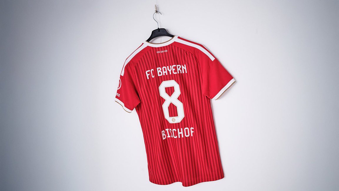 UniversBayern's tweet photo. 🚨🇩🇪 Tom Bischof est le nouveau numéro 8 du Bayern Munich ! https://t.co/iLUECzKBdg