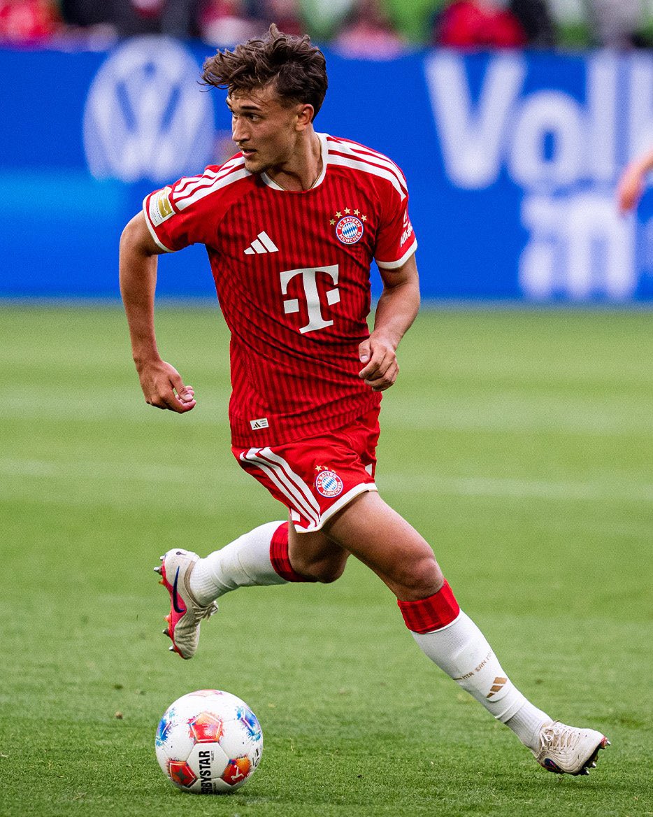 UniversBayern's tweet photo. 🚨🇩🇪 Tom Bischof est le nouveau numéro 8 du Bayern Munich ! https://t.co/iLUECzKBdg