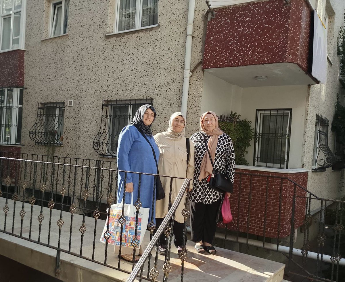 akkadinumraniye's tweet photo. Toplumsal bağlarımızın ve dayanışmanın birleştirici gücüyle; geleceğe dair gayretli çalışmalarımızı sürdürüyoruz. 

Saha faaliyetlerimizle komşularımızın her an yanında olmaya devam ediyoruz.

#HerMahallesiyle Ümraniye 🎀 https://t.co/MVTnr7E2hv