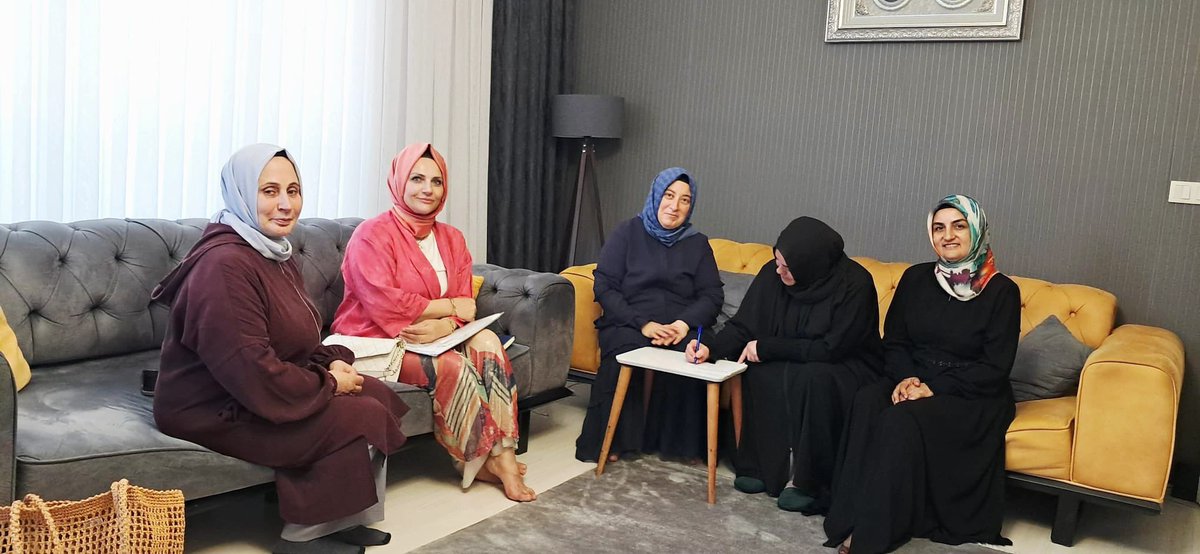 akkadinumraniye's tweet photo. Toplumsal bağlarımızın ve dayanışmanın birleştirici gücüyle; geleceğe dair gayretli çalışmalarımızı sürdürüyoruz. 

Saha faaliyetlerimizle komşularımızın her an yanında olmaya devam ediyoruz.

#HerMahallesiyle Ümraniye 🎀 https://t.co/MVTnr7E2hv