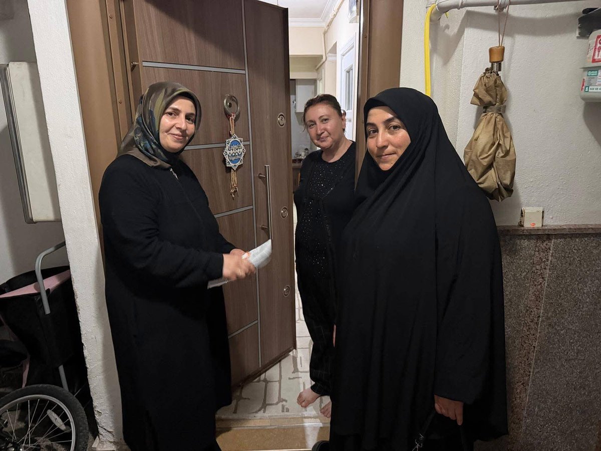 akkadinumraniye's tweet photo. Toplumsal bağlarımızın ve dayanışmanın birleştirici gücüyle; geleceğe dair gayretli çalışmalarımızı sürdürüyoruz. 

Saha faaliyetlerimizle komşularımızın her an yanında olmaya devam ediyoruz.

#HerMahallesiyle Ümraniye 🎀 https://t.co/MVTnr7E2hv