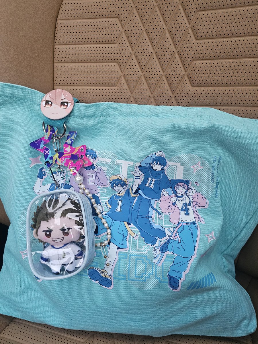 _kazuhope_'s tweet photo. Errand day with the tote bag from @SeidoCSE and mochi from @kirashutterbug https://t.co/KXzUpnW1NG