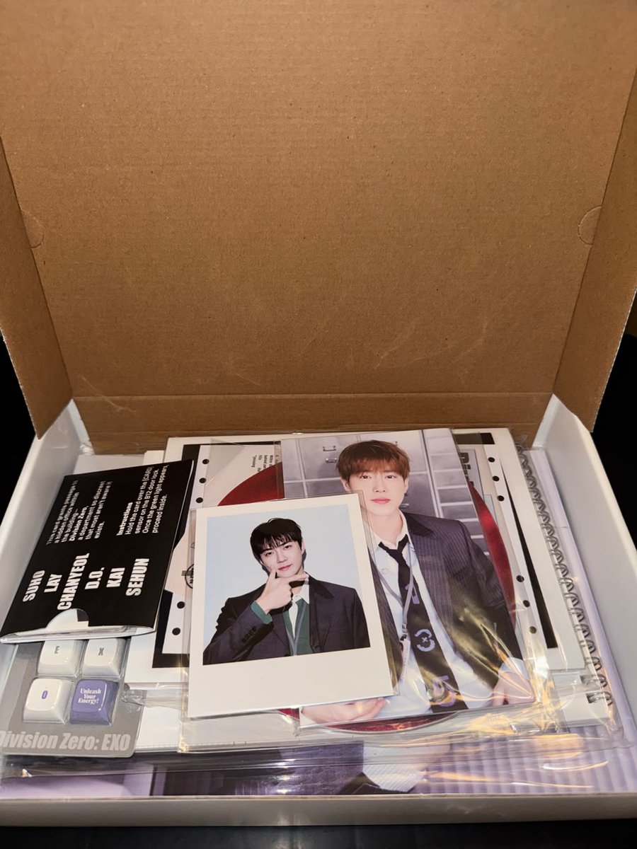 Nellaaf2's tweet photo. Akhirnya punya juga EXO Season’s Greetings 2026, meskipun telat setengah tahun tapi gpp, akhirnya dpt juga setelah susah bgt nyarinya. Belinya d @FuyuDore ya guys, packing rapi dan aman, bisa co 🍊 dan manual. Kalau gue sih manual, 100% trusted, rill testi no tipu2 https://t.co/9pk8kGoiS6