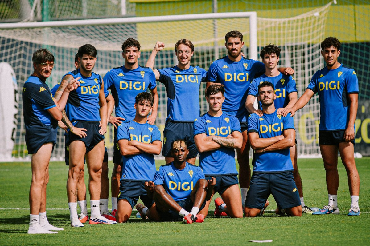 Cadiz_CF's tweet photo. 🏆 𝑪𝒂𝒎𝒑𝒆𝒐𝒏𝒆𝒔 𝒆𝒏 𝒆𝒍 𝒆𝒏𝒕𝒓𝒆𝒏𝒂𝒎𝒊𝒆𝒏𝒕𝒐 ��𝒆 𝒉𝒐𝒚 🏆 https://t.co/3r8wdSYqzt