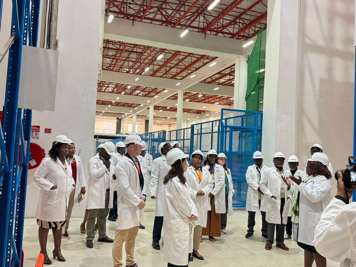 Kemsa_Kenya's tweet photo. @WEjersa The visit showcased how digital innovations including LMIS, ERP, data analytics &amp; real-time dashboards are enhancing transparency, operational efficiency &amp; supply chain visibility while ensuring reliable, affordable &amp; quality-assured health products reach patients across Kenya. https://t.co/nV5LRKvuLG