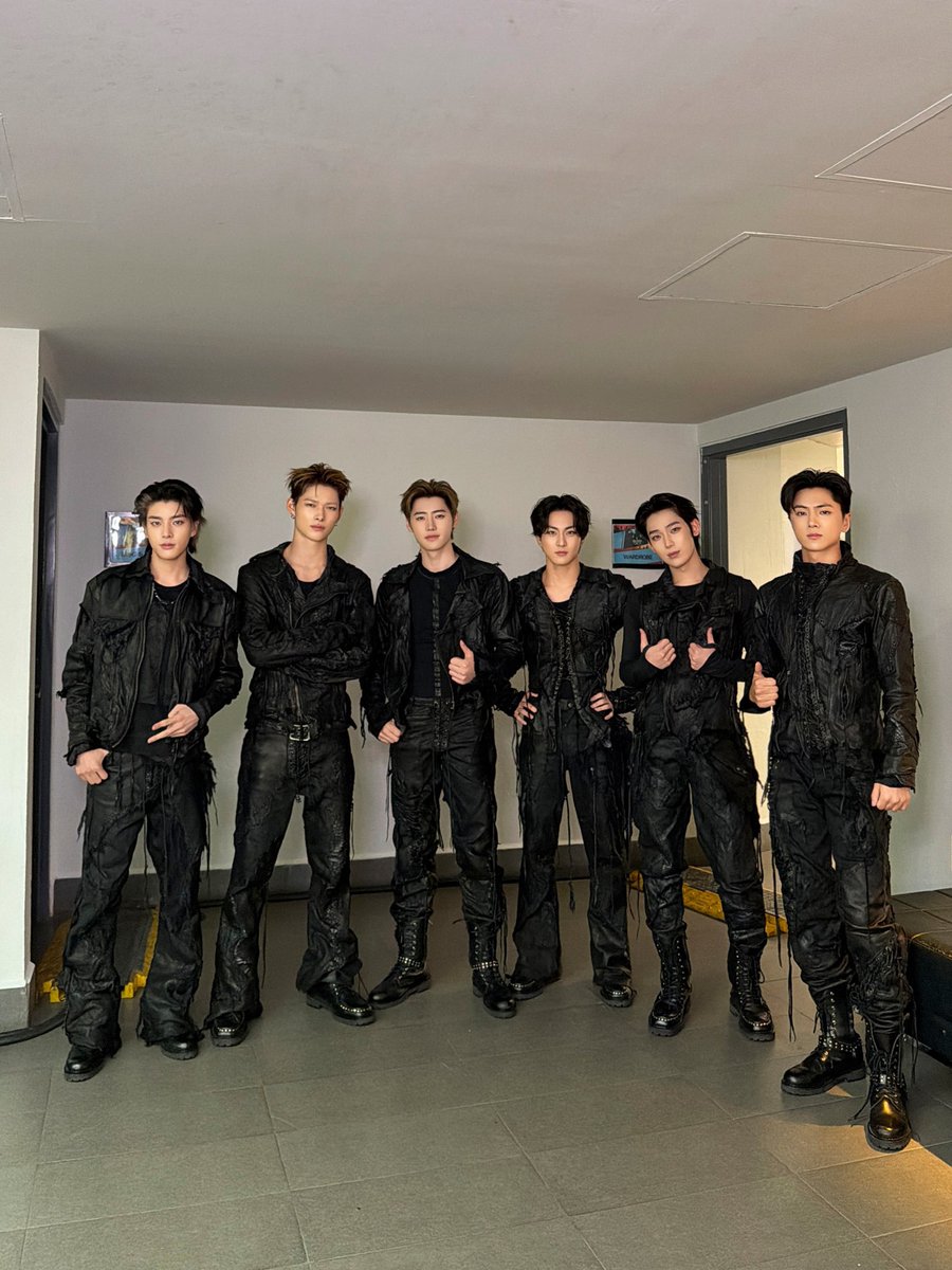 ssunghoonu's tweet photo. Words can’t describe the incredible energy from engene in Mexico. Fueled by this energy, we’ll give it our all for the remaining shows. Muchas gracias! https://t.co/dE7mxj5N5N