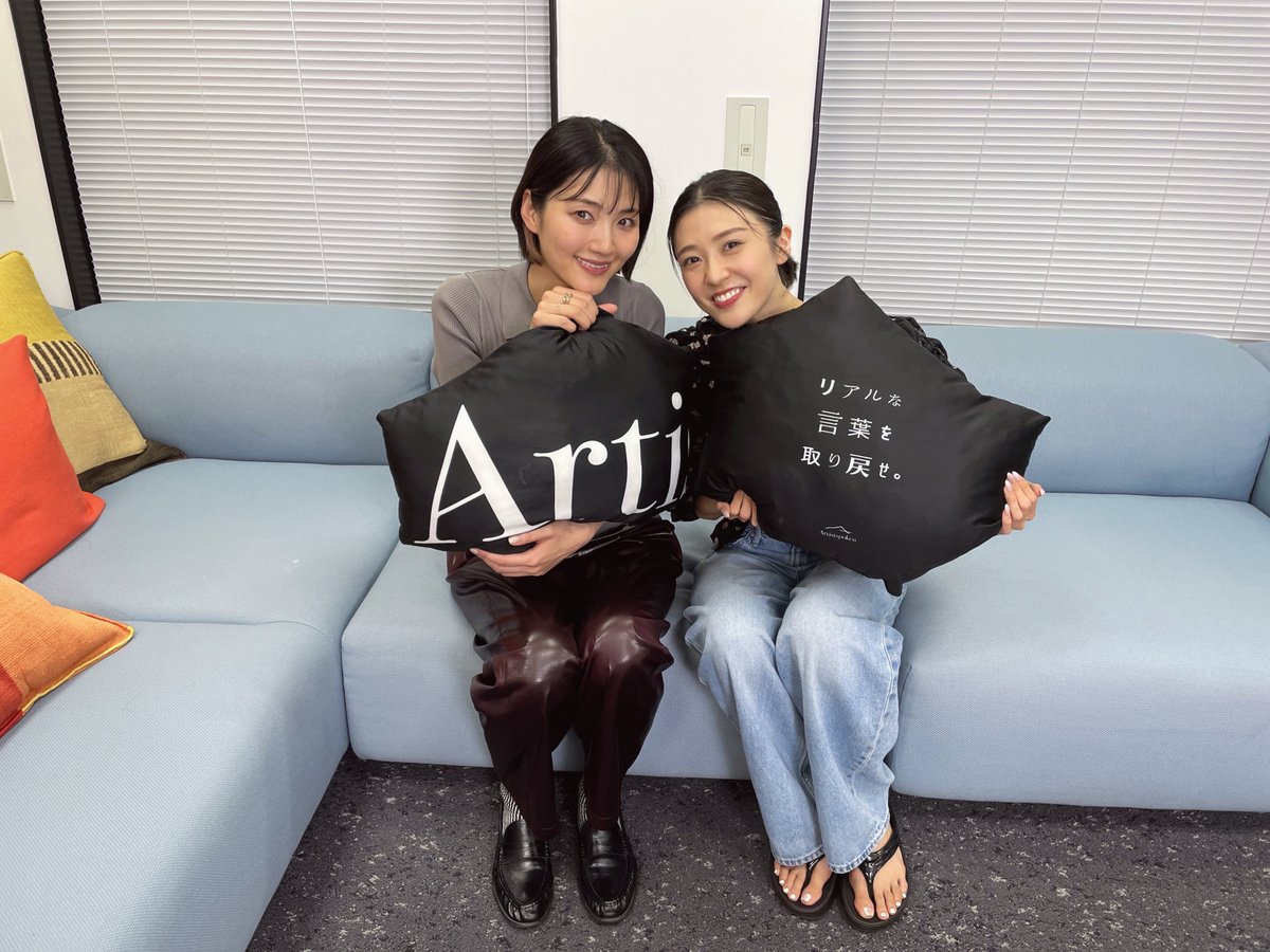Artistspoken2's tweet photo. /／
💗芹香斗亜×潤花  　
　対談回好評配信中！
\＼

もうお聴きいただきましたか？👀
ここでしか聴けない
スペシャルなトークをお届けしています🎧✨

今週の配信では
お互いに対談回の振り返りトーク🎙️‼︎

まだお聴きでない方は、
ぜひ対談回からチェックしてください🙌

💐21:00〜
「潤花のヒュッゲに過ごす金曜日」
@junhanaofficial
 #monster潤花
🔗 https://t.co/1QzE6kSwtl

🍸23:00〜
「芹香斗亜のSecond. ID」
#キキングダム建国
🔗 https://t.co/8TYR8GVJtJ