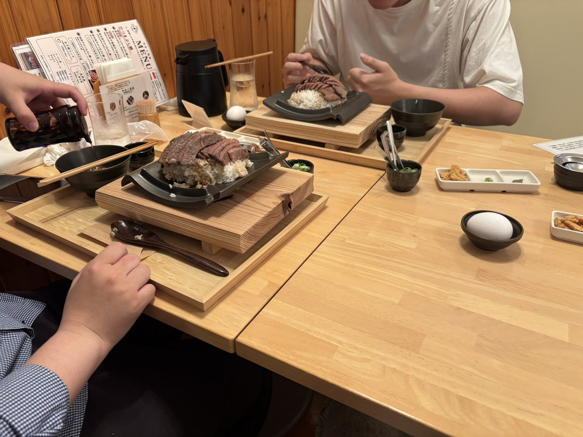 yubiyubi04's tweet photo. 俺の黒毛和牛は？ https://t.co/QjPqUu5fsc