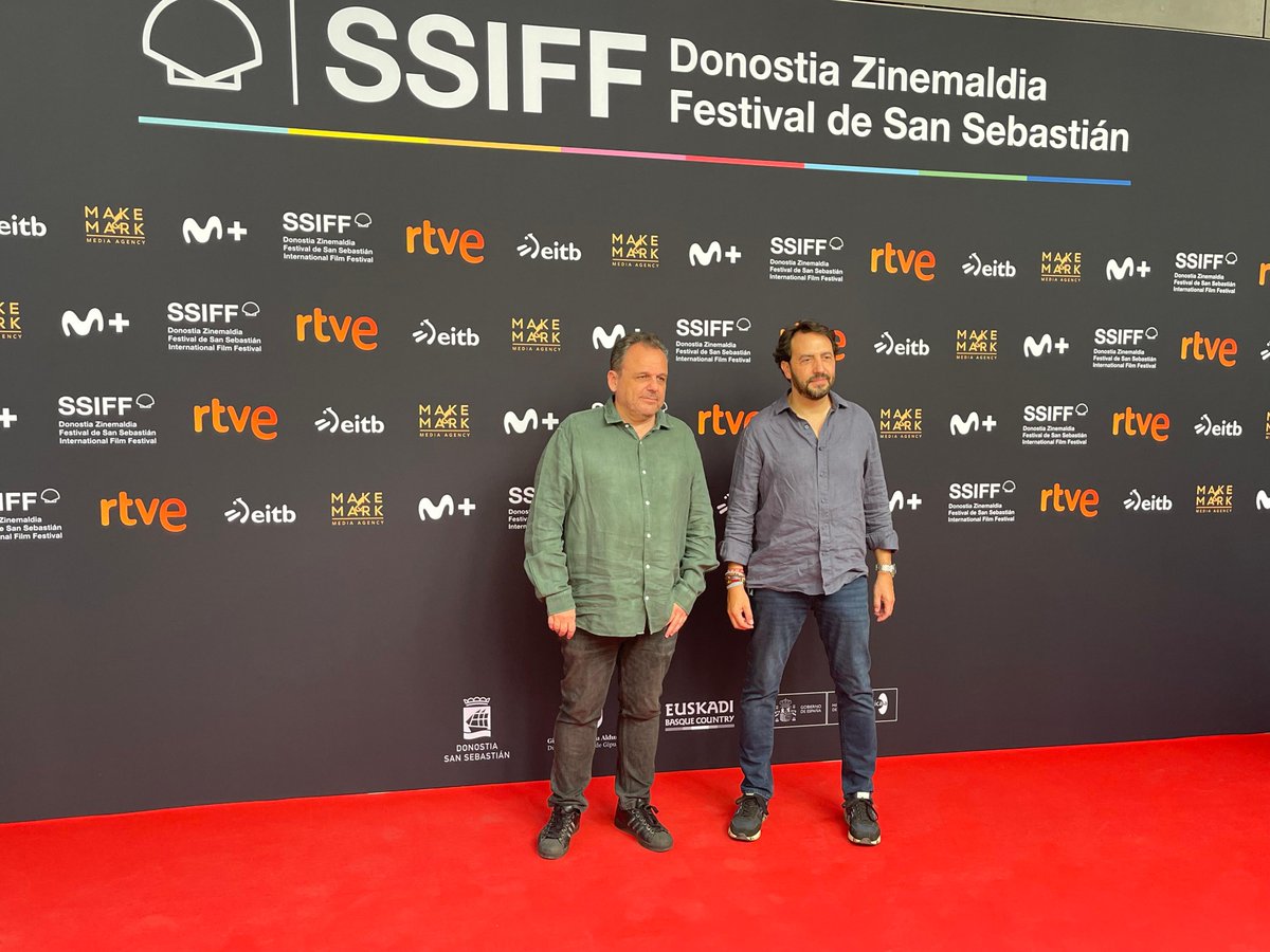 sansebastianfes's tweet photo. #74SSIFF #CineEspañol 🎦 El cineasta mexicano Fernando Eimbcke, ganador de la Concha de Plata a la mejor dirección en 2013, presentará en #HorizontesLatinos su último trabajo, MOSCAS, galardonado con el Premio de la Industria #WIPLatam 2025 y estrenada a concurso en la #Berlinale2026. Sigue a una mujer de 55 años que debe lidiar con la soledad, la precariedad y una intervención quirúrgica que no se puede costear.

[ENG] #SpanishCinema 🎦 Mexican filmmaker @FernandoEimbcke, winner of the 2013 Best Director-Silver Shell award, will participate in Horizontes Latinos with MOSCAS / FLIES, winner of the WIP Latam Industry Award in 2025. In the film, presented this year in competition at the Berlinale, a 55-year-old woman is faced with loneliness, her precarious situation and an operation she can’t afford.

[EUS] #EspainiakoZinema 🎦 Fernando Eimbckek MOSCAS / FLIES lana aurkeztuko du Horizontes Latinosen. Iaz WIP Latam Industria Saria irabazi zuen eta aurten Berlinalen lehiatu den lan honek bakardadeari, prekarietateari eta ordaindu ezin duen ebakuntza kirurgiko bati aurre egin behar dion 55 urteko emakume baten istorioa kontatzen digu.