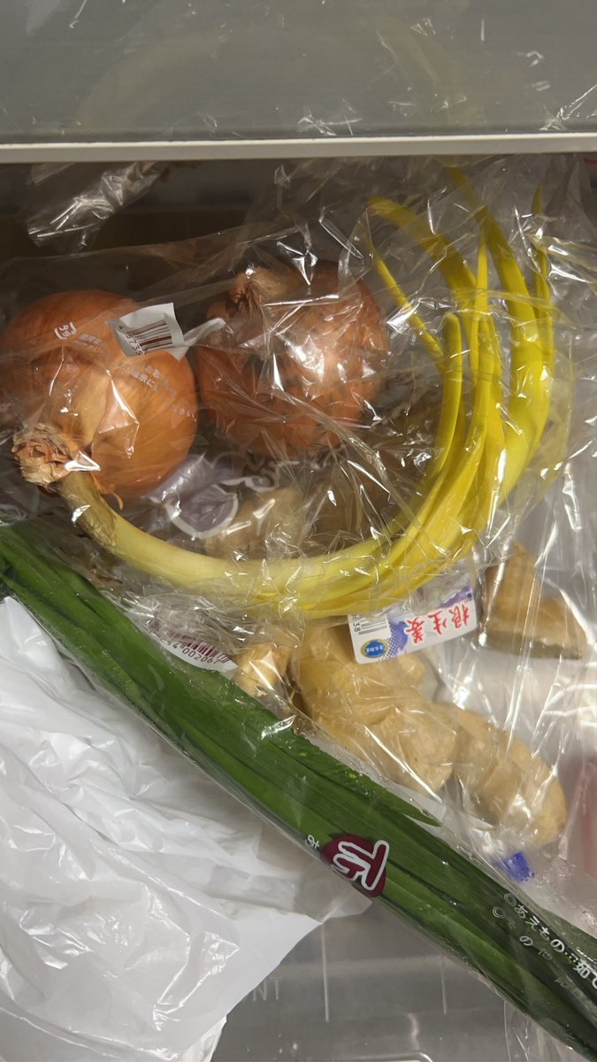 dododo_1_'s tweet photo. バナナあるやん
と思ったら
玉ねぎやった https://t.co/XVEuhOSR7N