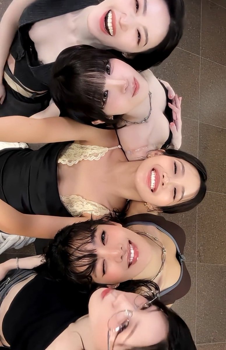 shudumpling's tweet photo. i love my idle 🥺💜 https://t.co/r0RqpncnhJ