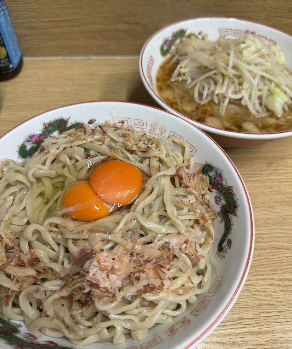 Kitataka5's tweet photo. 栃木県下都賀郡壬生町
ラーメン二郎栃木街道店

大つけ麺+生卵W+鰹節

仕事の山超えた途端やる気スイッチoff
ならばと早く帰って壬生詣に🚙
アマイのつけ汁ウマイね〜
つけ麺時期はコレ一択

本日も美味しく頂きました😋 https://t.co/7qixWFw9oq