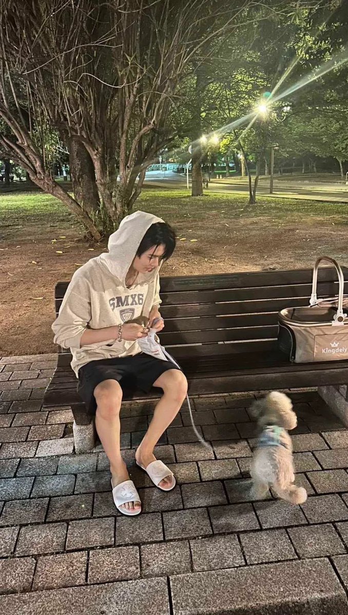 eungonii's tweet photo. 니키랑 비스코 투샷 또 언제볼수잇어요ㅠㅠ https://t.co/FGupHpqt1a