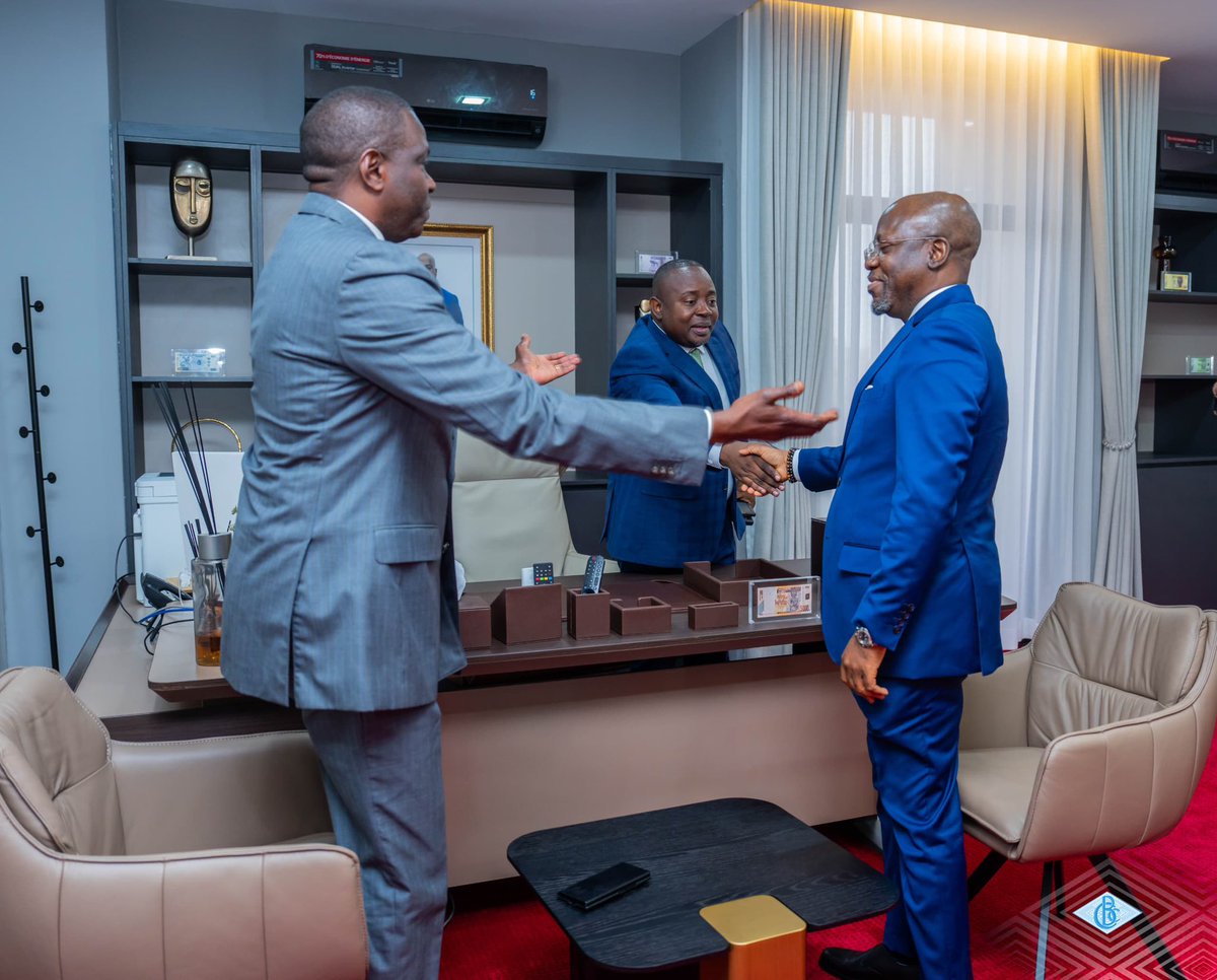 BCC_RDC's tweet photo. Cérémonie officielle de remise et reprise entre les Vice-Gouverneurs sortants et entrants, Ce jeudi 16 juillet 2026, à la Banque Centrale du Congo, conformément aux dispositions légales. 
Mme Charlotte Mulengezi Chishibanji prend ses fonctions de Première Vice-Gouverneure, succédant à M. Fikiri Alimasi Dieudonné.
M. Jean Marcel Kalubi Kayembe est installé en qualité de Deuxième Vice-Gouverneur, en remplacement de M. William Pambu Pambu.
Cette transition institutionnelle sous la houlette de M. le Gouverneur André Wameso Nkualoloki réaffirme l'engagement de la BCC en faveur de la continuité de l'État, de la stabilité financière et de la souveraineté monétaire de la République Démocratique du Congo.

#BCC #BanqueCentrale #FinanceRDC