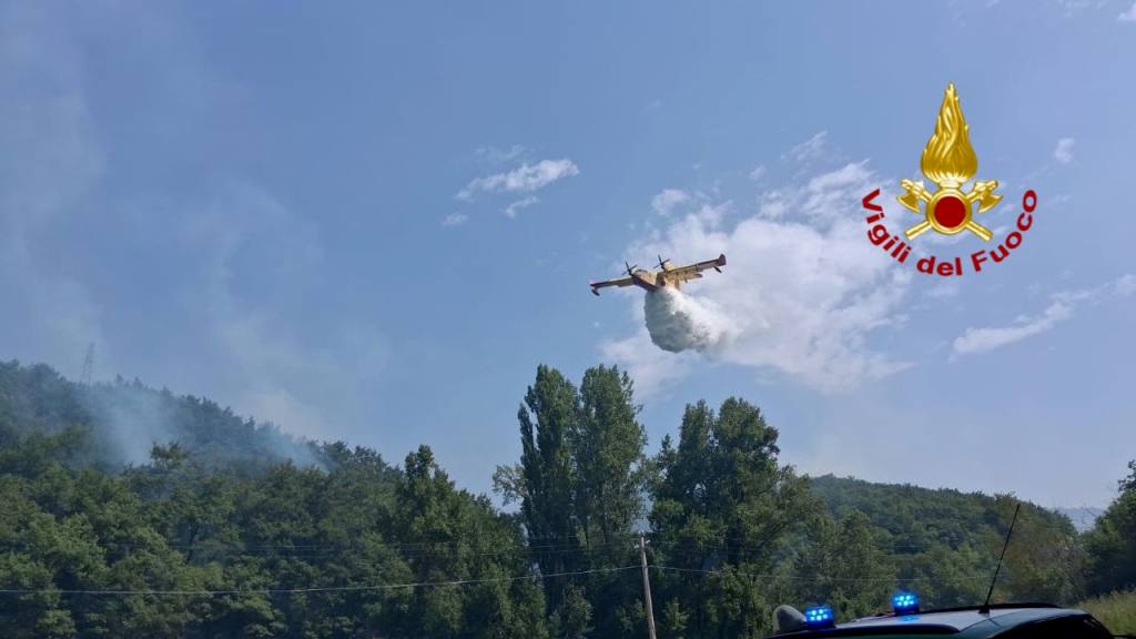 tuttoggi's tweet photo. Incendi in Umbria: ancora attivo quello di Nocera, bonifiche a Costacciaro e Spoleto https://t.co/VnlWb6dWIj
#tuttoggi #Cronaca #UmbriaItaliaMondo #costacciaro #cronaca #evidenza #incendi #nocera #noceraumbra #scoop #spoleto #subter #super #umbria https://t.co/euAB0MUfLx