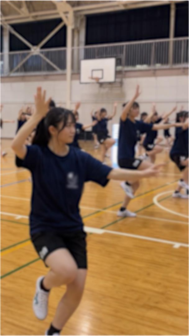 c0yvv760651's tweet photo. この練習風景は阿波踊りかな？

4940644 https://t.co/n65WDqAdTy