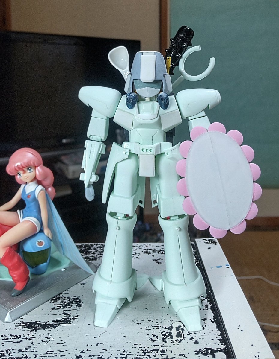 mGxFeaTPXjkbW7E's tweet photo. #ツマツク2026途中　　
#重戦機エルガイム　
旧1/144エルガイム⑤（リリスガイム）　
前回（2枚目）と比べ、バインダーも小さくして、まとまりが良くなったかな？と思います🤭　　
あとは表面処理して楽しい塗装です🖌🤤　

ところで、今まで模型誌等でリリスガイムの作例ってあったんでしょうか？🤔 https://t.co/V3NcwTnodg