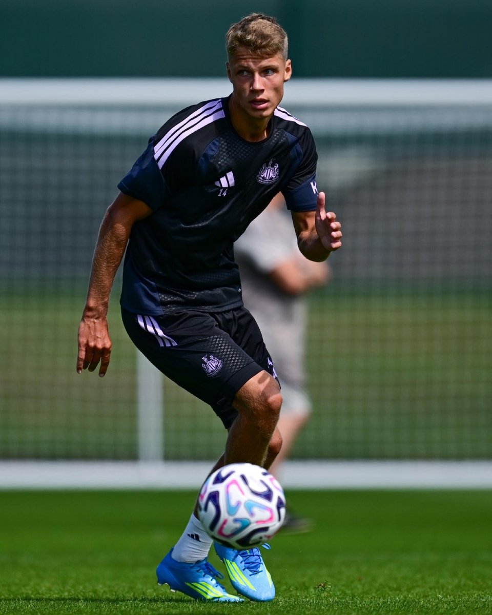 NUFC's tweet photo. Ball work 👊 https://t.co/86RmC4EQC6