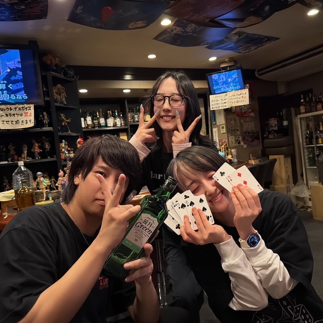 BAR_LUIDA_Nagoy's tweet photo. 今週もお疲れ様でした.ᐟ.ᐟ
金曜日⊂(  ᴖ ̫ᴖ)⊃🍻⊂(ᴖ ̫ᴖ  )⊃

本日は
とーやさん
はるなさん
みことちゃん
はんな
の4人です(Ꙭ )!!

明日から3連休の方もいらっしゃる…？！
飲んじゃいましょう歌っちゃましょう( ˇωˇ )
今日もよろしくお願いします︎︎︎︎✌︎

はんな。 https://t.co/zS1ZRZCfEy