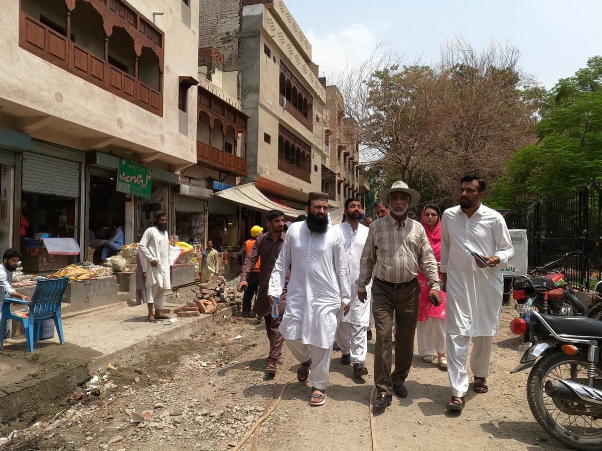 PWCAuthority_'s tweet photo. DG WCLA, Mr. Najmussaqib, visited Spice Market to review the ongoing conservation works.

#WCLA #SpiceMarket #HeritageConservation #PreservingHeritage 
@GovtofPunjabPK @cmopunjabpk @Marriyum_A @SMUReforms https://t.co/za1sTTSxy6