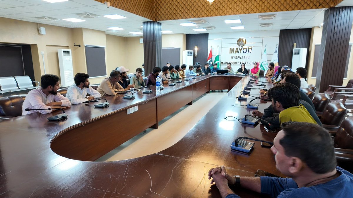 HuzaifaSha13067's tweet photo. Mayor Hyderabad@KashifShoroPPP chaired a key meeting with social media activists to effectively highlight the city’s historic development and praise the Sindh Govt & PPP leadership for their continuous public service! 🚀✨
#HyderabadDevelopment #PPP #SindhGovt #LocalGovt https://t.co/DU9cD6pVXl