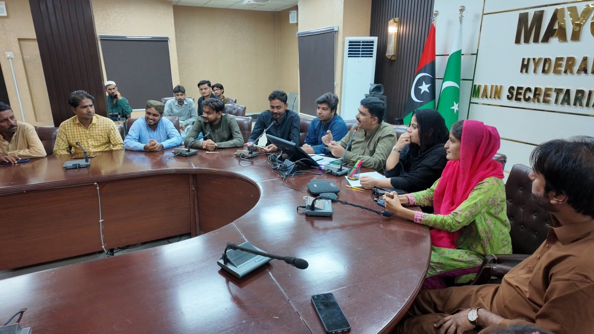 HuzaifaSha13067's tweet photo. Mayor Hyderabad@KashifShoroPPP chaired a key meeting with social media activists to effectively highlight the city’s historic development and praise the Sindh Govt & PPP leadership for their continuous public service! 🚀✨
#HyderabadDevelopment #PPP #SindhGovt #LocalGovt https://t.co/DU9cD6pVXl