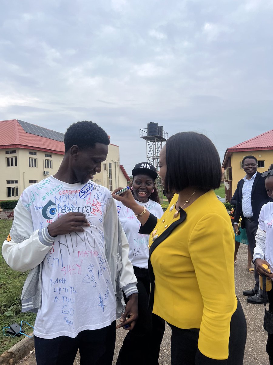 OfficialUNIMED's tweet photo. POV: Your Vice Chancellor signed your shirt😮‍💨✨✨ https://t.co/4Jtj5YDMxt