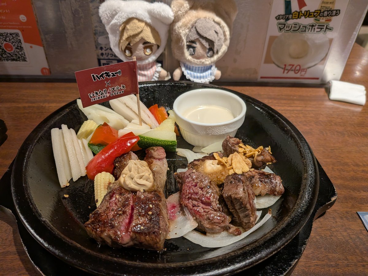 micron711's tweet photo. いなりざきステーキ！
お客さんが映っちゃってて何度もあげ直し💦💦
稲荷崎🦊🦊まみれの幸せ空間でした！！
お肉も美味しかった✨✨ https://t.co/r0FgPpfm60