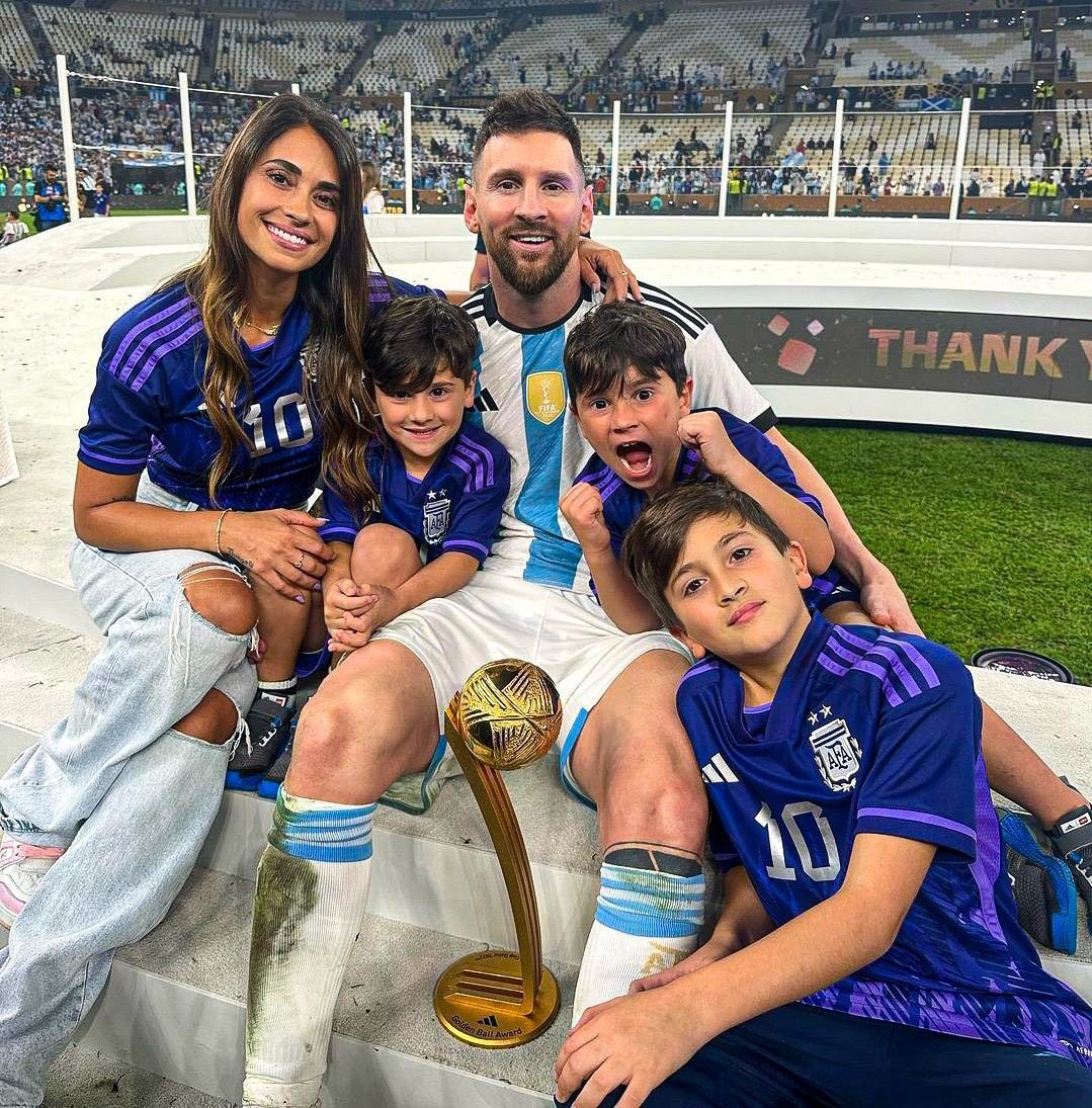 MessiXtraHQ's tweet photo. 🇦🇷🗣️ Leo Messi: 

“My family is my greatest achievement.” https://t.co/LHXpsoqrN3