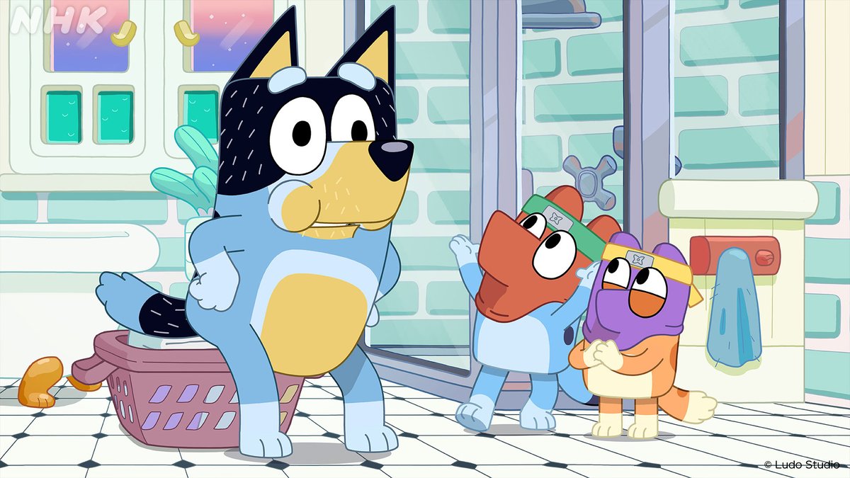 nhk_animeworld's tweet photo. 💙あす土曜 朝8:10は
🐶 #ブルーイ

🐭｢ネズミどり｣
ぬいぐるみのフロッピーがいない…
🏘️｢ごきんじょさん｣
ブルーイ家でごきんじょトラブル発生⁉
😈｢いじわるはだれ？｣
いじわるを注意されたブルーイのいいわけ

📺Eテレ 18(土)あさ8:10
📱NHK ONE 1週間配信▶https://t.co/PGQrCDYTy7 https://t.co/qkv52D3aZx