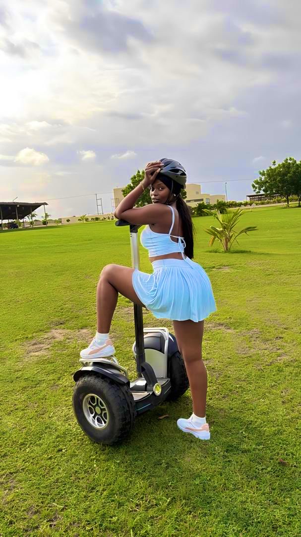 BeeEyram's tweet photo. It’s giving “professional Segway rider” until you see the behind-the-scenes. 🤣😭😹

❤️💫💎

#Eyramyigah https://t.co/B9ZYN8GnE5