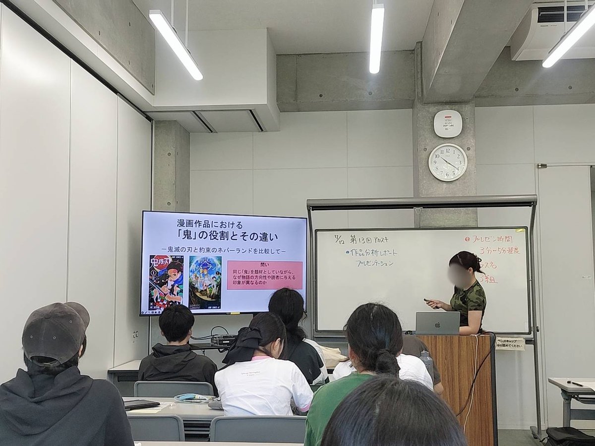 seika_acaski's tweet photo. SAめおです‼️
みなさん作品分析の発表お疲れ様でした🍵
いざ人前で喋ってみて、なにか身になる気づきはありましたでしょうか❓👀
みなさん分析テーマにおける目の付け所がとっても面白くて、思わず聞き入ってしまいました🤩🤩

来週は2Q最後の授業となります‼️
暑さに気をつけていらしてくださいね〜🍨 https://t.co/r9224vplUc