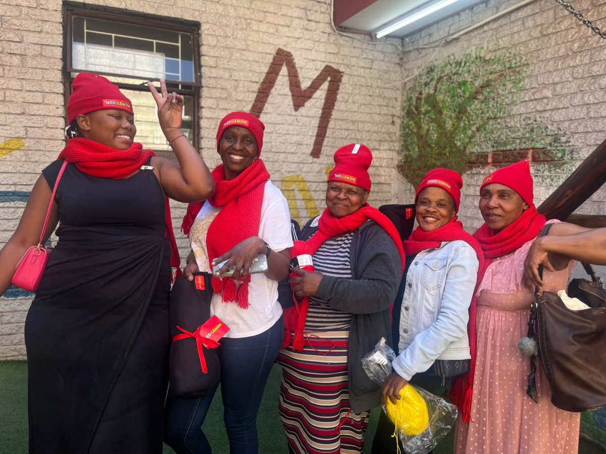 LeeMpaki's tweet photo. Every volunteer, every knitter and every partner played a part in making today meaningful. Together, we're building something much bigger than a single moment.
Thank you to Med-Lemon for being part of such a beautiful initiative🤍
#LegacyOfWarmth #Medlemon #MoreThan67Minutes https://t.co/7THjRhaoCl