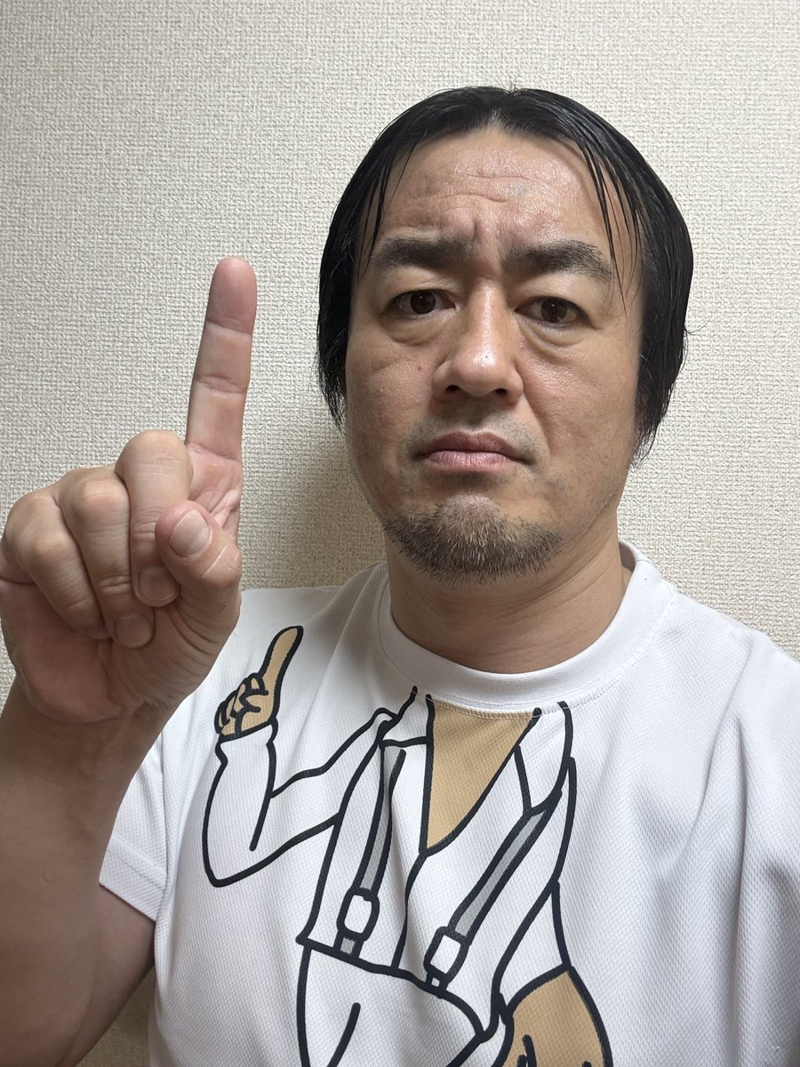 taguchiryusuke's tweet photo. 晴れ舞台でケンザケンザの中分ケンザ！

中分け生活54日目

やっちゃえ！中分け

#69日耐久ヘアスタイル https://t.co/fCr8ocg4JX