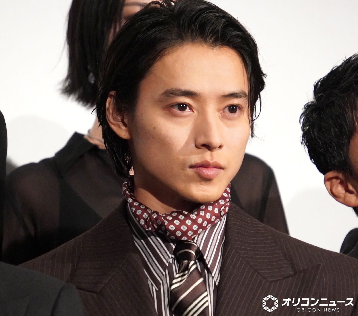 oricon's tweet photo. 🎞『キングダム 魂の決戦』
初日舞台あいさつ

山﨑賢人最新作ロケットスタートに笑顔☺
💭「新章開幕です！」　

前作動員対比124％🔥
https://t.co/LuYC9epJqN

#キングダム @kingdomthemovie https://t.co/jFVTHYQnXN