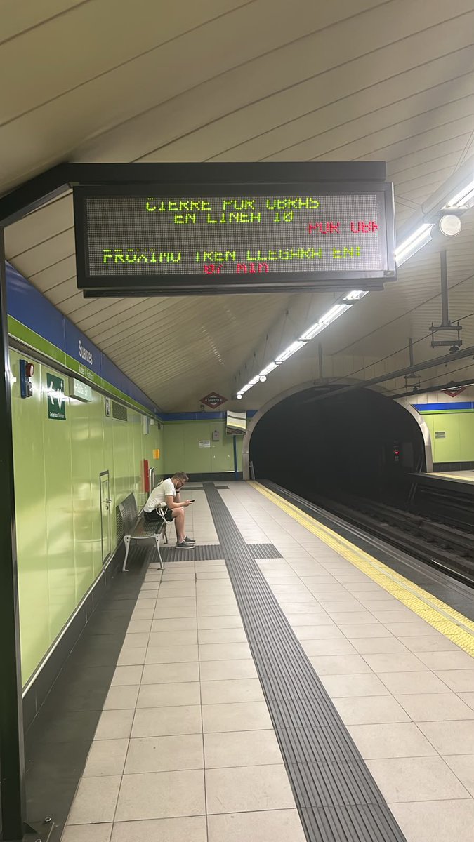 carlosgf85's tweet photo. Lo de la frecuencia de la linea 5 es vergonzoso. Estas fotos son de los últimos días. A eso súmale que estamos a más de 30 grados en las estaciones y vagones. ¿Pensáis hacer algo @metro_madrid @IdiazAyuso ? Vuestra gestión del transporte público de Madrid es NEFASTA. https://t.co/jp9TdMMhpi