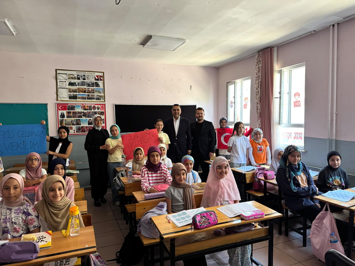 Hibrahimkursun's tweet photo. İstanbul Milletvekilimiz Rabia Kalender İlhan, Tügva Sarıyer İlçe Başkanımız Enes Şahin ve teşkilatımızla birlikte Ayazağa Ortaokulu’nda düzenlenen Tügva Sarıyer Yaz Okulu’nu ziyaret ettik.

Evlatlarımızın heyecanına ortak olduk, dondurma ikramında bulunarak güzel anılar biriktirdik. Rabbim; milli ve manevi değerlerine bağlı, vatanını ve milletini seven nice güzel nesiller yetiştirmeyi nasip etsin.🌹

#SevdamızSarıyer