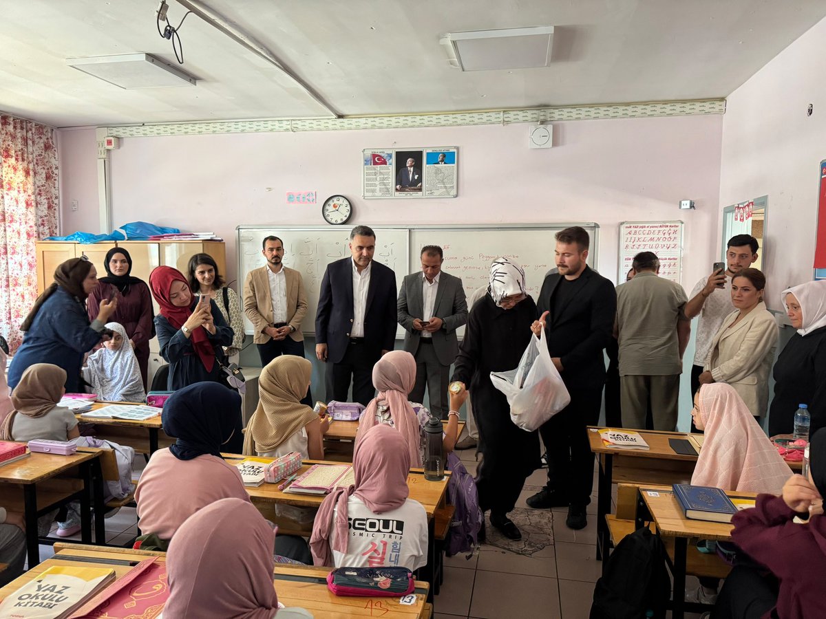 Hibrahimkursun's tweet photo. İstanbul Milletvekilimiz Rabia Kalender İlhan, Tügva Sarıyer İlçe Başkanımız Enes Şahin ve teşkilatımızla birlikte Ayazağa Ortaokulu’nda düzenlenen Tügva Sarıyer Yaz Okulu’nu ziyaret ettik.

Evlatlarımızın heyecanına ortak olduk, dondurma ikramında bulunarak güzel anılar biriktirdik. Rabbim; milli ve manevi değerlerine bağlı, vatanını ve milletini seven nice güzel nesiller yetiştirmeyi nasip etsin.🌹

#SevdamızSarıyer