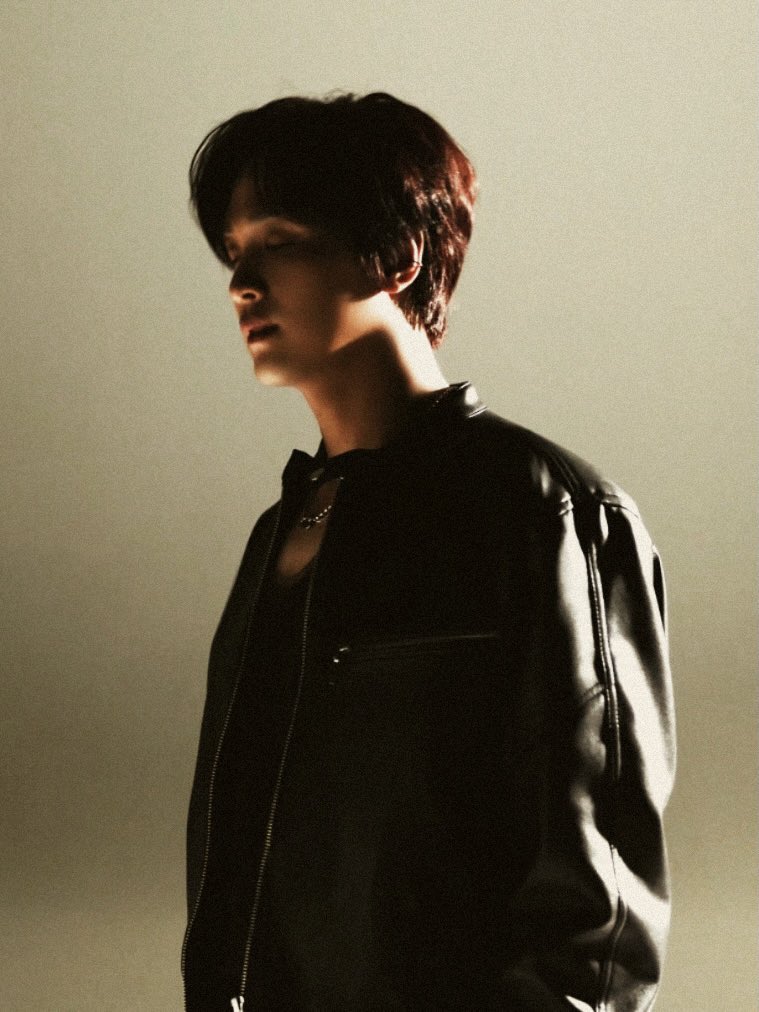 remleeyour's tweet photo. haechan leather jacket gw TUNDUK bang🧎🏻‍♀️ https://t.co/lLX9KsbyQm