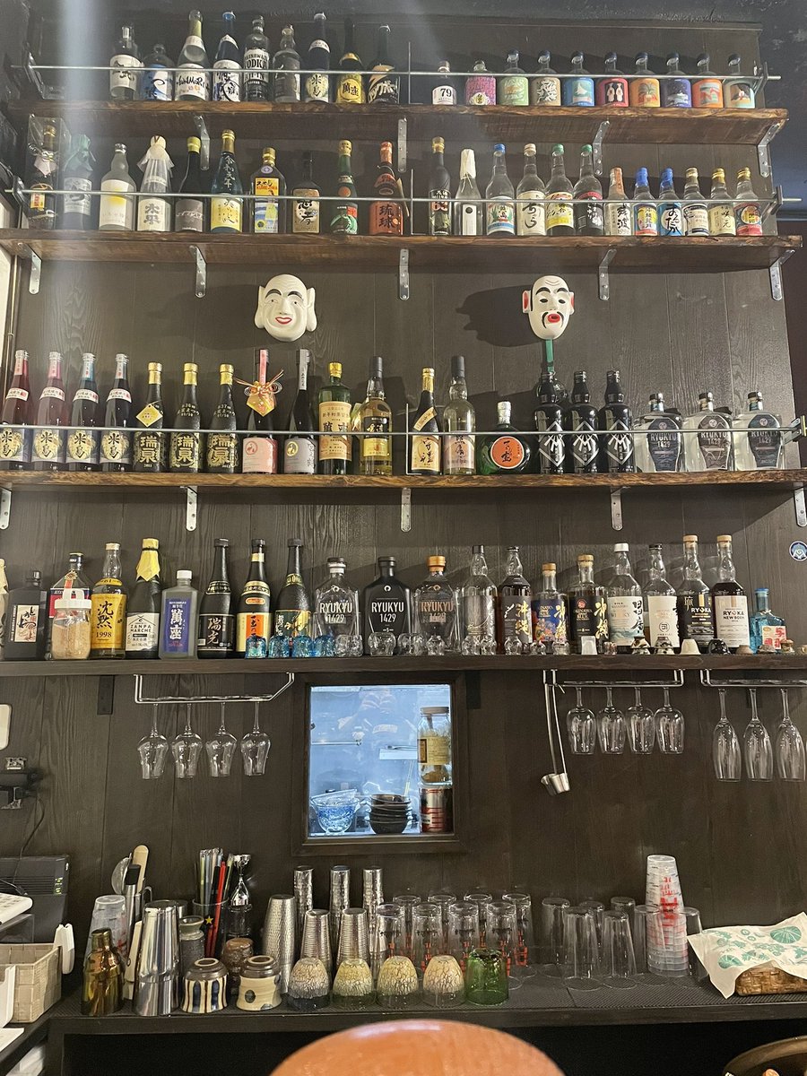 yasupon_0912's tweet photo. 今日も元気に営業してます( ´∀｀)

#アワモリプラス #泡盛 #古酒 #美栄橋駅 #駅近

🍌🍌🍌 https://t.co/NuQtBz6RwD