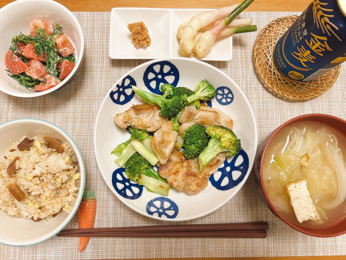 nacchan28's tweet photo. 鶏ももブロッコリーの塩炒め、おかひじきとトマトのマヨごま和え、谷中生姜、キャベツと厚揚げの味噌汁、梅とさんまのまぜごはん

きんきんきんようび🍻

 #おうちごはん
 #なーこめし https://t.co/oNXnvM9zSi