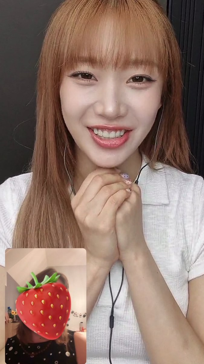 JIHYOSTlCS's tweet photo. I talked today with sumin she was the most adorable person, she was smiling all long and keep make me feel so confortable I love her 🥹🫶🏼 https://t.co/Sw8FKQoZgo