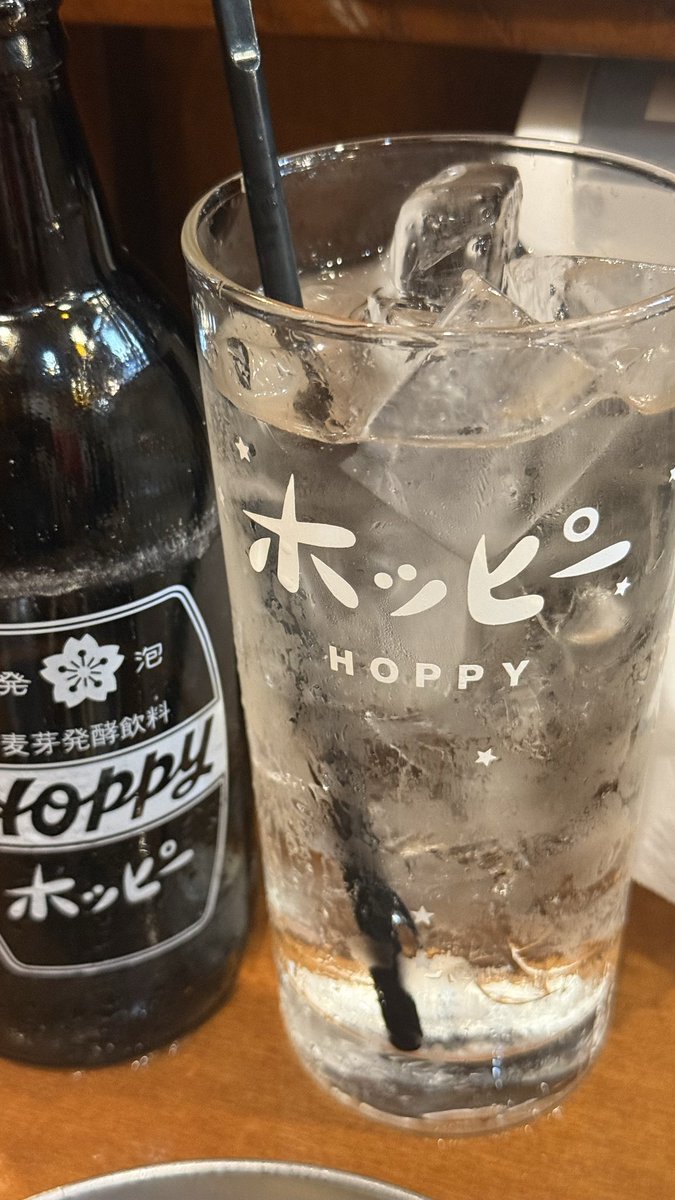 t_tatsuya0626's tweet photo. ホッピー中 300円（税込） 9割入ってる
大串もつ焼きは1本200円（税込）前後

鶴見はこういうお店が結構あるから助かる

ちなみに花月総持寺駅徒歩1分
もつ焼き惇平というお店です
#居酒屋 https://t.co/CER7acBtNz
