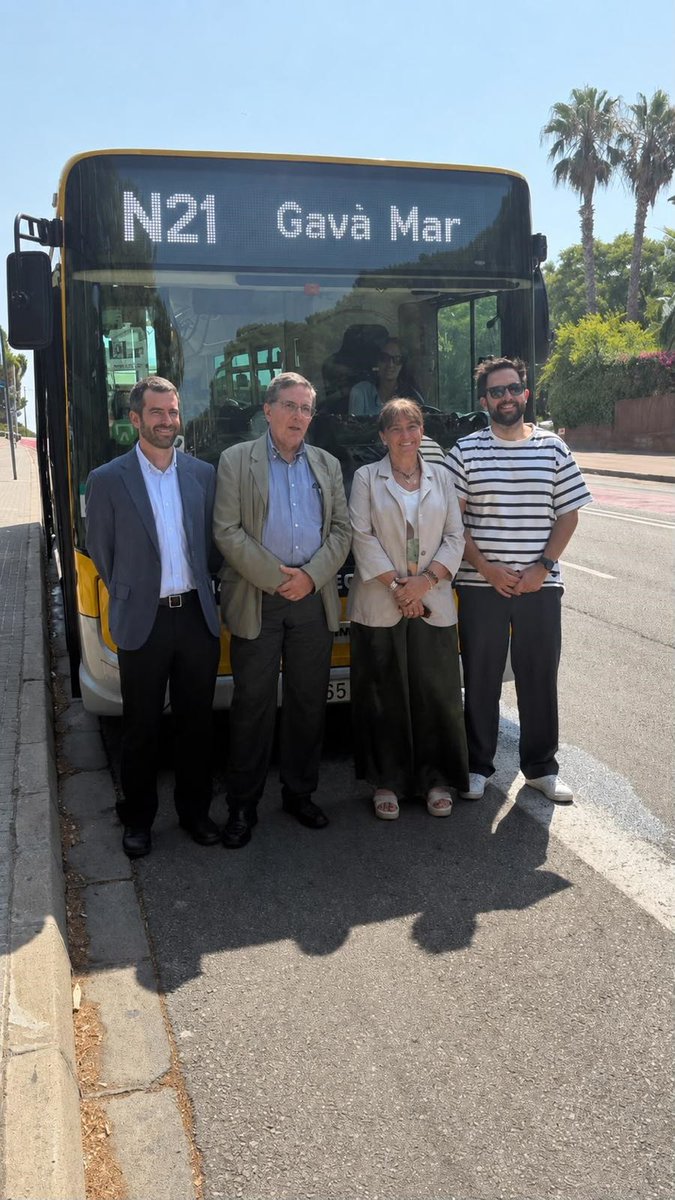 AjuntamentGava's tweet photo. 🚌🌙 Gavà Mar estrena servei de Nitbus
Aquesta nit entra en funcionament la nova línia N21, que dona servei per primera vegada Gavà Mar tingui servei de bus nocturn que conecta la platja i la ciutat! https://t.co/4bzxEvd4M6