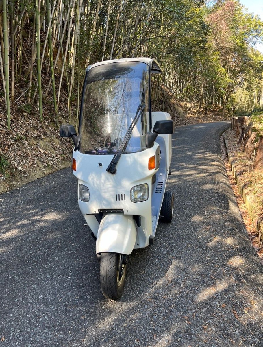 ryo_firelife's tweet photo. ジャイロキャノピー、カスタムが全然できないので、バイク友達に売却する事にしました。ほとんど乗れなくてごめん。

#ジャイロキャノピー #バイク #ミニカー登録 #古いのは無理 #カスタム https://t.co/V2ft9UvVCp