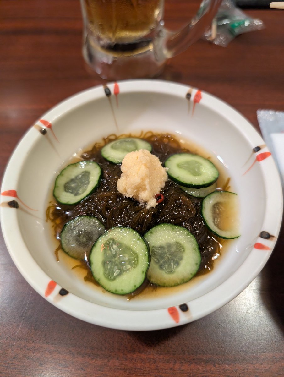sleep_spoon_nor's tweet photo. スーパーで売ってるモズクは隙間が目立つくらい量が入ってないから、これだけ量を感じられると嬉しいな🤗
飲みや最高！！ https://t.co/Gt1jt5l1nl